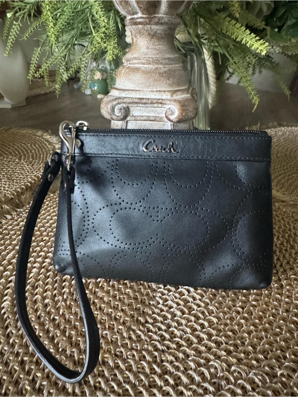 NWOT Coach Black Buttery Soft Leather Wristlet Clutch w/ Dotted Logo
